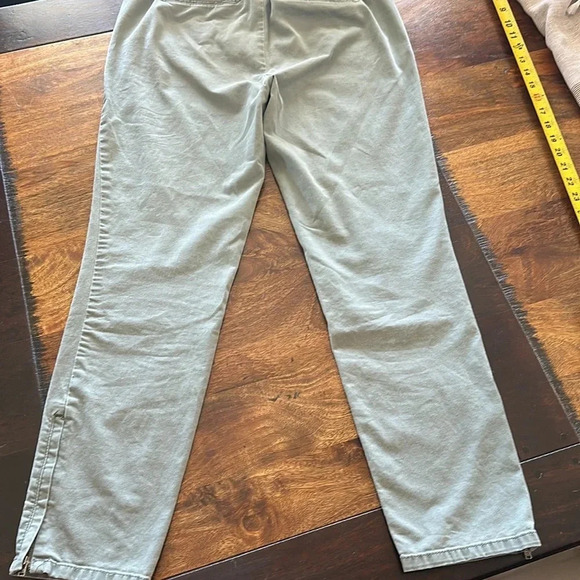 Talbots capri pants size 4 sage green - Picture 5 of 6